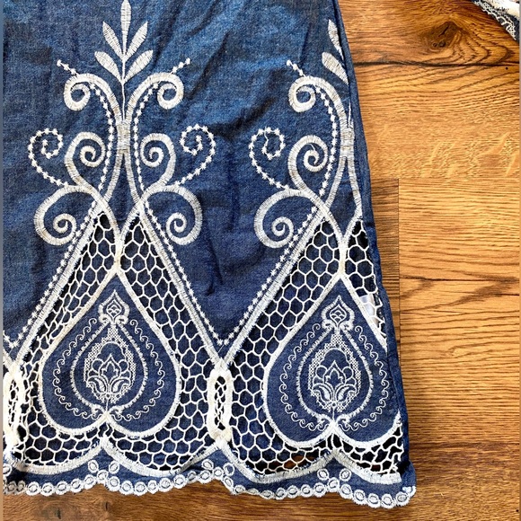 Talk of the Walk Denim Colored Mid Shirt with White Lace Detail- Womens size M - Picture 2 of 6